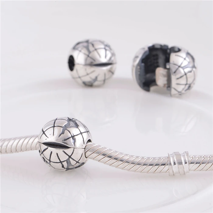 KT076-N Authentic 925 Sterling Silver Ball Globe Stopper Clips Charm Beads Suitable for Pandora Charm Bracelets & Necklaces
KT076-N Authentic 925 Sterling Silver Ball Globe Stopper Clips Charm Beads Suitable for Pandora Charm Bracelets & Necklaces