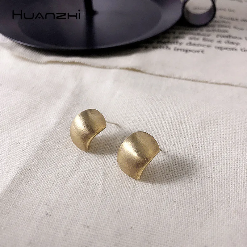 HUANZHI 2019 New Chic Golden Metal Plated Matte Bending Alloy Korean Long Drop Earrings for Women Girl Party Travel Gift Jewelry
HUANZHI 2019 New Chic Golden Metal Plated Matte Bending Alloy Korean Long Drop Earrings for Women Girl Party Travel Gift Jewelry