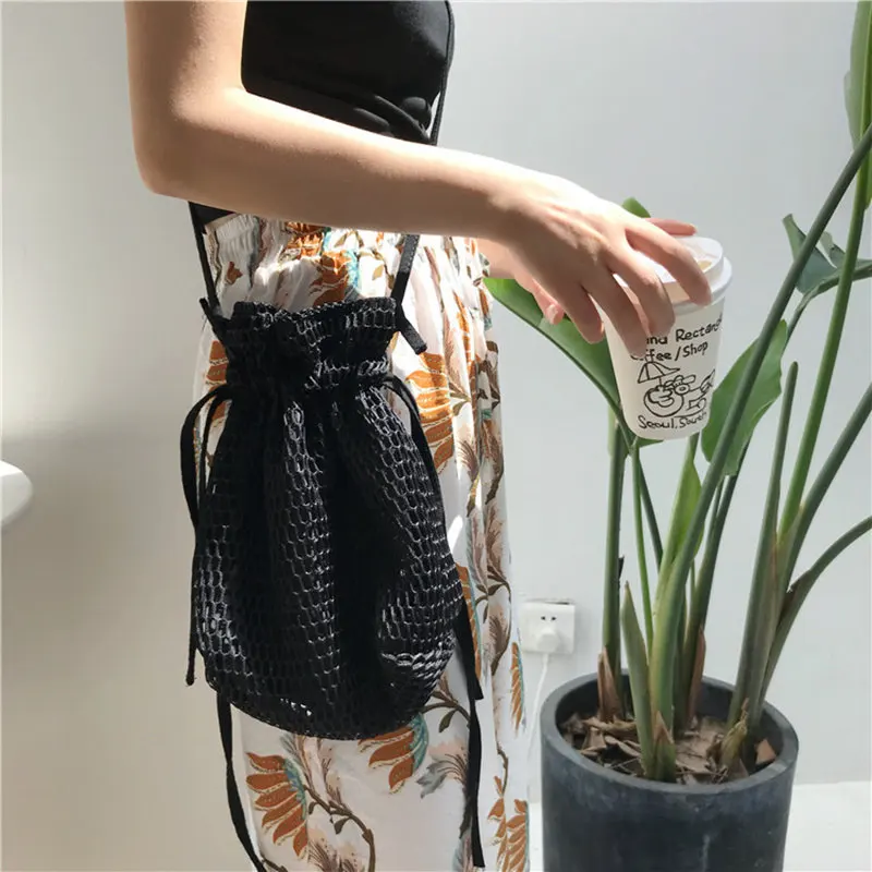 Messenger bag female summer new mesh hollow handbags canvas shoulder Korean version of the small fresh bucket Beach bag
Messenger bag female summer new mesh hollow handbags canvas shoulder Korean version of the small fresh bucket Beach bag