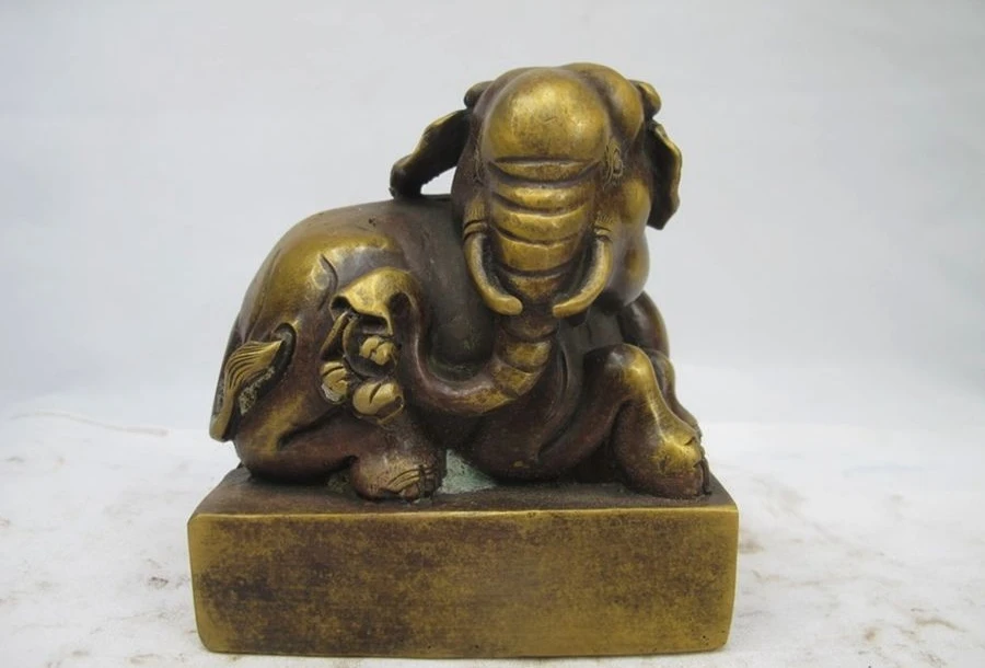 China Chinese Fengshui Old Pure Bronze carving Animal Elephant Seal Stamp a(5.19)
China Chinese Fengshui Old Pure Bronze carving Animal Elephant Seal Stamp a(5.19)