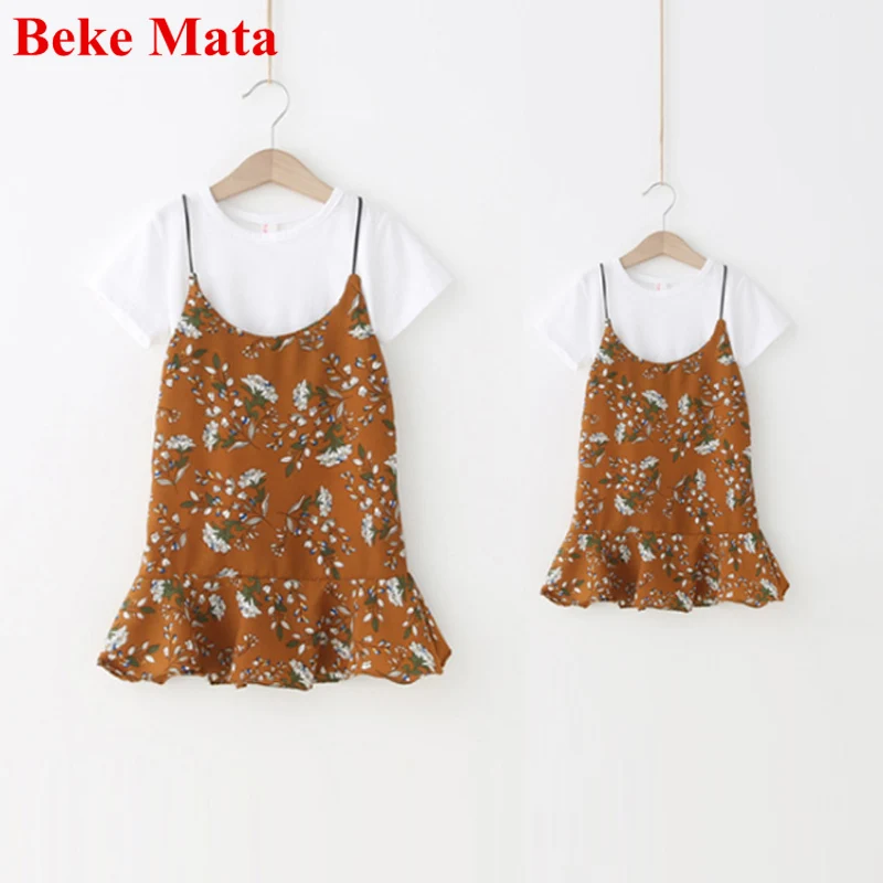 BEKE MATA Mother Daughter Dresses Sets Summer 2017 Floral Mother And Daughter Clothes T-shirt+Dress Family Look Clothing Outfit
BEKE MATA Mother Daughter Dresses Sets Summer 2017 Floral Mother And Daughter Clothes T-shirt+Dress Family Look Clothing Outfit