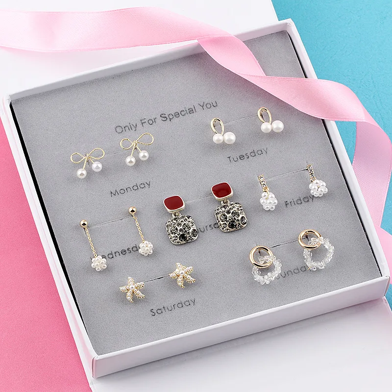 JOYE New Jewelry Week Stud Earrings Silver 925 Jewelry 7 pairs Combination Earring Creative Valentine's Day Gift Pearl Earrings
JOYE New Jewelry Week Stud Earrings Silver 925 Jewelry 7 pairs Combination Earring Creative Valentine's Day Gift Pearl Earrings