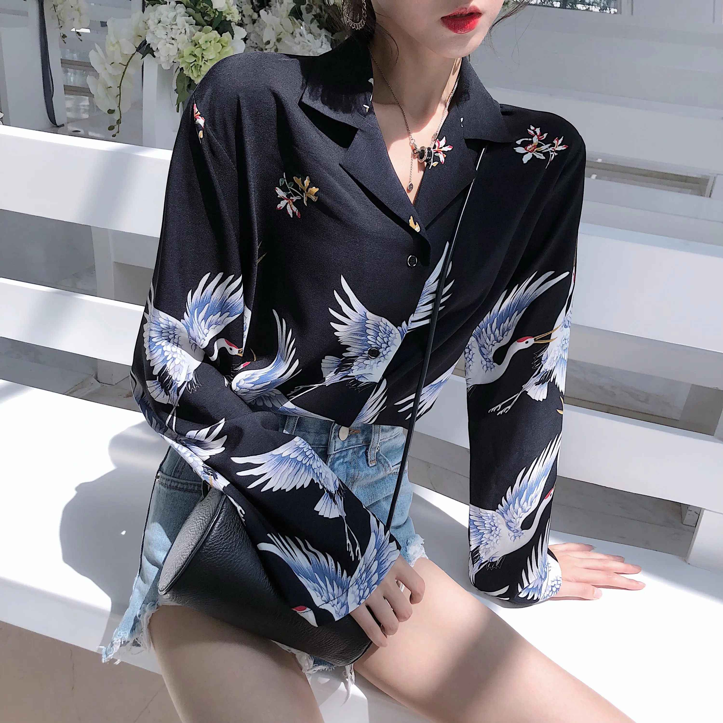 Crane Printed Blouse Vintage Long Sleeve Women Blouse Plus Size Black Chic Shirt Femme Loose Retro Blusa Feminina 2019 Summer
Crane Printed Blouse Vintage Long Sleeve Women Blouse Plus Size Black Chic Shirt Femme Loose Retro Blusa Feminina 2019 Summer