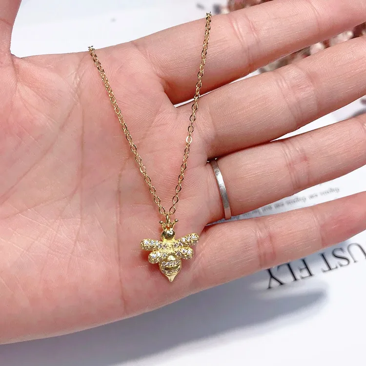 Ziris Summer Collection Fine Jewelry Brass Necklace AAA Cubic Zircon Animal Pendant Little Bee Women Holiday Gift
Ziris Summer Collection Fine Jewelry Brass Necklace AAA Cubic Zircon Animal Pendant Little Bee Women Holiday Gift