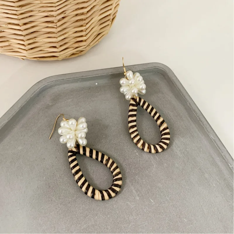 Korea Earrings Freshwater Pearl Baroque Earrings Flowers Retro Teardrop-shaped Rattan Wooden Straw Fashion Female Ear Rings 2019
Korea Earrings Freshwater Pearl Baroque Earrings Flowers Retro Teardrop-shaped Rattan Wooden Straw Fashion Female Ear Rings 2019