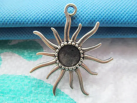 12mm Sun Pendant Tray, Bezel Setting,12mm Cabochon Tray - Antique Bronze,Antique Silver tone
12mm Sun Pendant Tray, Bezel Setting,12mm Cabochon Tray - Antique Bronze,Antique Silver tone