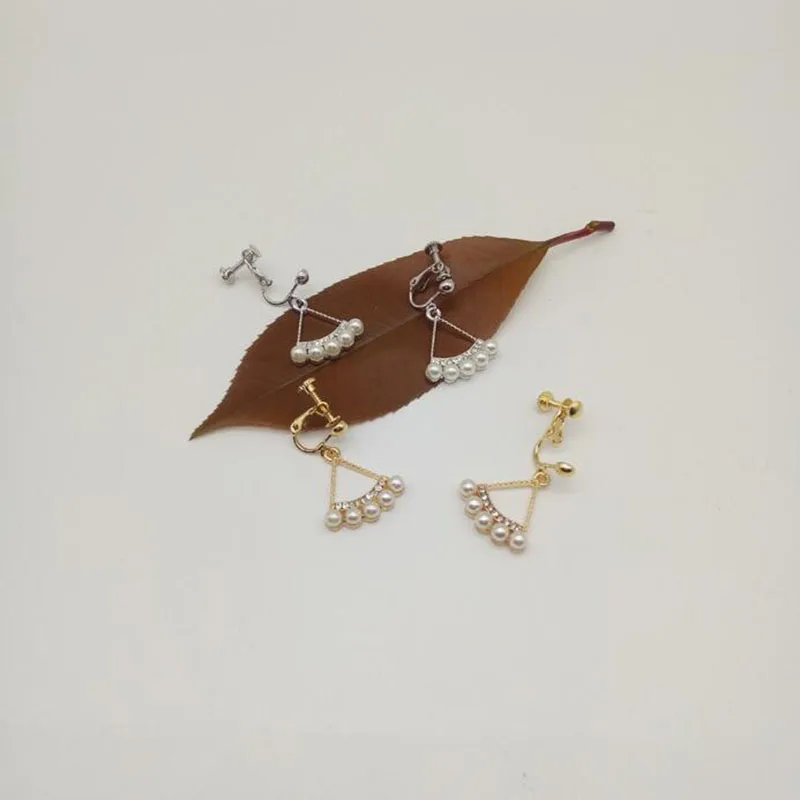 4 Colors Choose Rhinestone Triangle Shape Clip on Earirngs Non Piercing for Girl's Party Weddings Simulated Pearl Earrings Gilft
4 Colors Choose Rhinestone Triangle Shape Clip on Earirngs Non Piercing for Girl's Party Weddings Simulated Pearl Earrings Gilft
