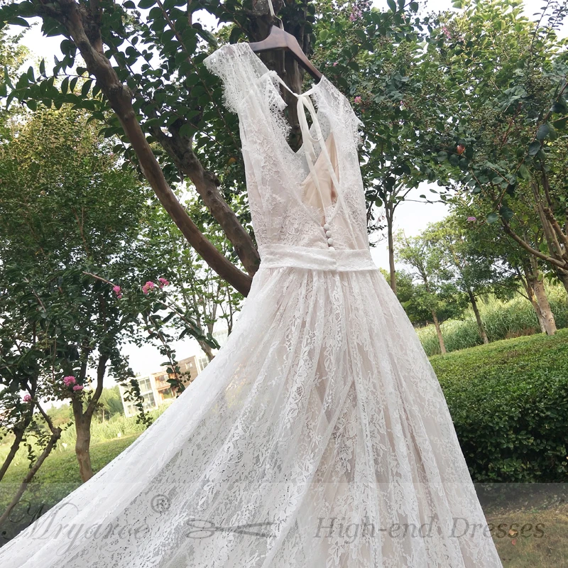  Real Picture Delicate Lace Romatic Bohemian Wedding Dresses Keyhole Back Bridal Dress With Cap Sleeves robe de mariage 2017 (2)