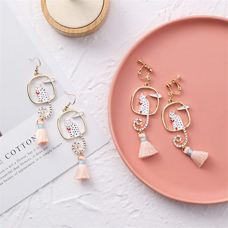 2019 Korean Cute cartoon rolltail cat tassel long earrings fashion geometric square animal ear clip for women female jewelry
2019 Korean Cute cartoon rolltail cat tassel long earrings fashion geometric square animal ear clip for women female jewelry
