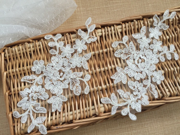 2Pcs Lace Motifs Fabric Guipure Car Bone Lace Sewing Chantilly Embroidered DIY Craft Accessories Ornament Couture Design
2Pcs Lace Motifs Fabric Guipure Car Bone Lace Sewing Chantilly Embroidered DIY Craft Accessories Ornament Couture Design