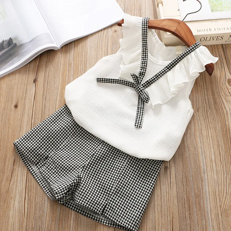 kids girl children's Summer clothing big V collar baby chiffon vest + hot short two piece set
kids girl children's Summer clothing big V collar baby chiffon vest + hot short two piece set