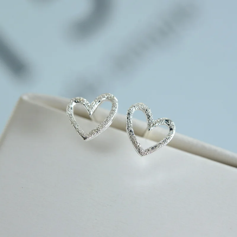 Cute Hollow Heart Shaped 925 Sterling Silver Studs Earrings for Womens Fashion Ladies Christmas Gifts Earings Jewelry
Cute Hollow Heart Shaped 925 Sterling Silver Studs Earrings for Womens Fashion Ladies Christmas Gifts Earings Jewelry