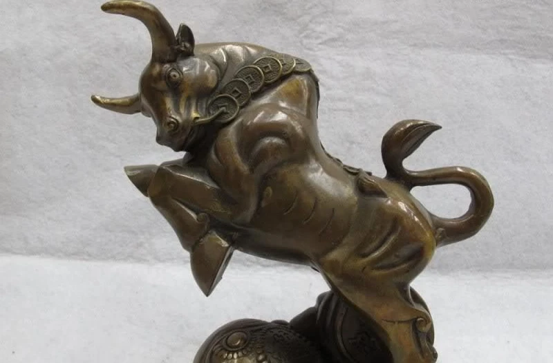 China Classic Bronze Copper Home Feng Shui Lucky Coin Money rage OX Bull Statue
China Classic Bronze Copper Home Feng Shui Lucky Coin Money rage OX Bull Statue