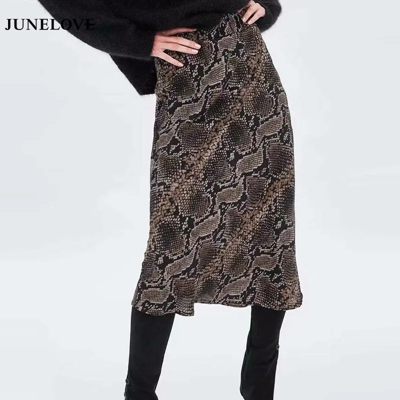 JuneLove Women Winter Fashion Vintage Midi Skirts Casual Female Snake Animal Print Skirts High Waist Retro Lady A-Line Skirts
JuneLove Women Winter Fashion Vintage Midi Skirts Casual Female Snake Animal Print Skirts High Waist Retro Lady A-Line Skirts