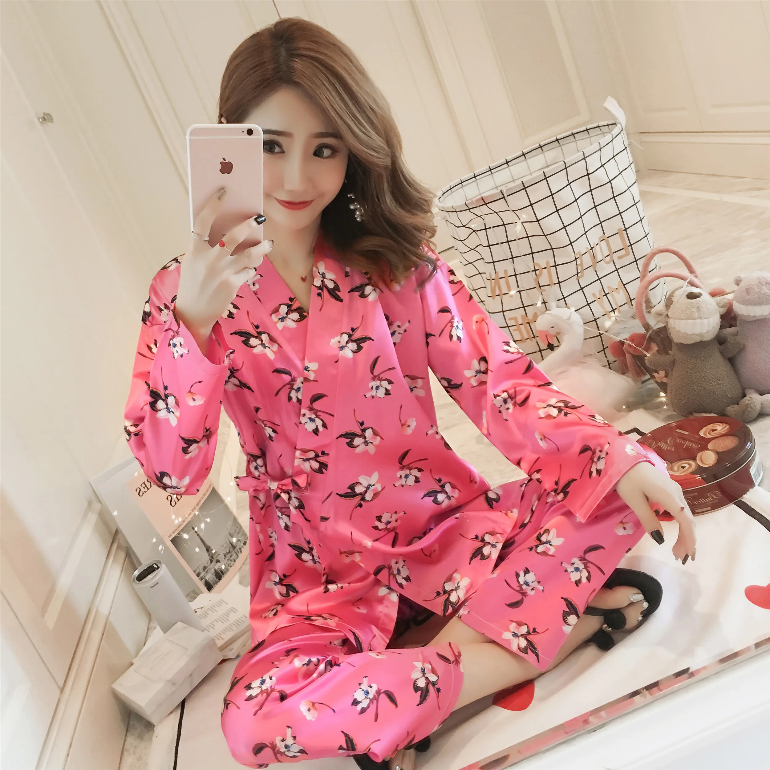 WAVMIT 2018 Autumn Winter Silk Pajamas Set Women Sleep Kimono Bathroom Pijama Women Pajama Sets Long Pant Set Robe Women Pajamas
WAVMIT 2018 Autumn Winter Silk Pajamas Set Women Sleep Kimono Bathroom Pijama Women Pajama Sets Long Pant Set Robe Women Pajamas