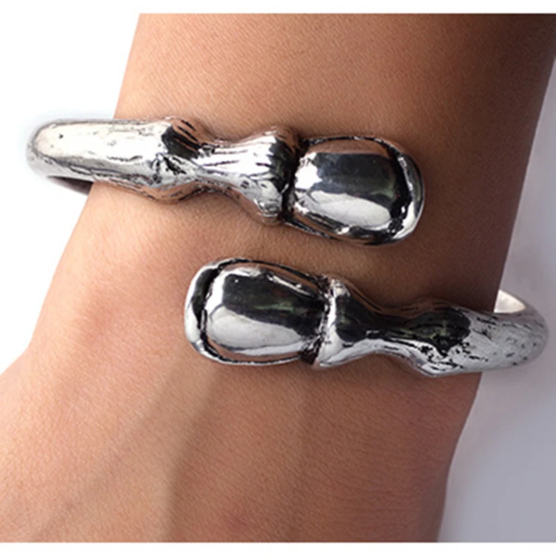 Wholesale Handmade horseshoe bracelet Hoof Bangle free ship--12pcs/Lot(Antique silver/Antique Bronze) 
Wholesale Handmade horseshoe bracelet Hoof Bangle free ship--12pcs/Lot(Antique silver/Antique Bronze)