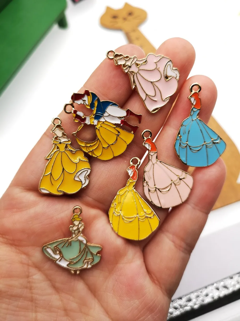 New 10pcs cartoon color princess Necklace earrings Key chain Metal Charm Pendants DIY Jewelry Making party gifts
New 10pcs cartoon color princess Necklace earrings Key chain Metal Charm Pendants DIY Jewelry Making party gifts