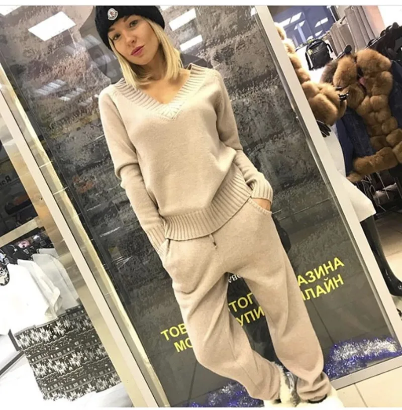 2018 New Autumn Winter Women Solid V-Neck sweater suit Casual 2 pieces Knitted Trousers+Jumper Tops Clothing Set
2018 New Autumn Winter Women Solid V-Neck sweater suit Casual 2 pieces Knitted Trousers+Jumper Tops Clothing Set