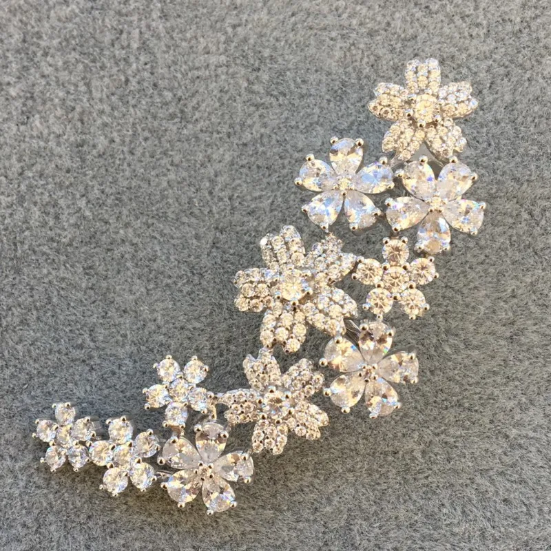S925 Silver Single Silver Zircon Flower-shaped Earrings Fashion Earrings Fits Monaco Jewelry with Women's Party Gifts
S925 Silver Single Silver Zircon Flower-shaped Earrings Fashion Earrings Fits Monaco Jewelry with Women's Party Gifts