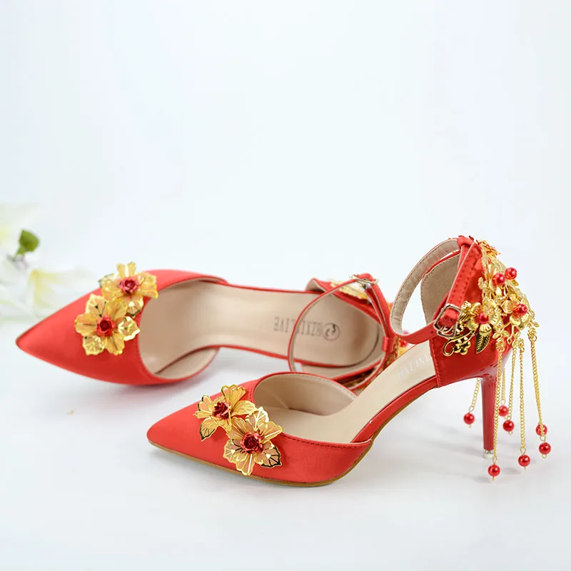 Rede Wedding Shoes Gold Flower Chain Tassle Pointed Toe Women Sandals with Ankler Strap High Heel Pumps for Party Banquet
Rede Wedding Shoes Gold Flower Chain Tassle Pointed Toe Women Sandals with Ankler Strap High Heel Pumps for Party Banquet