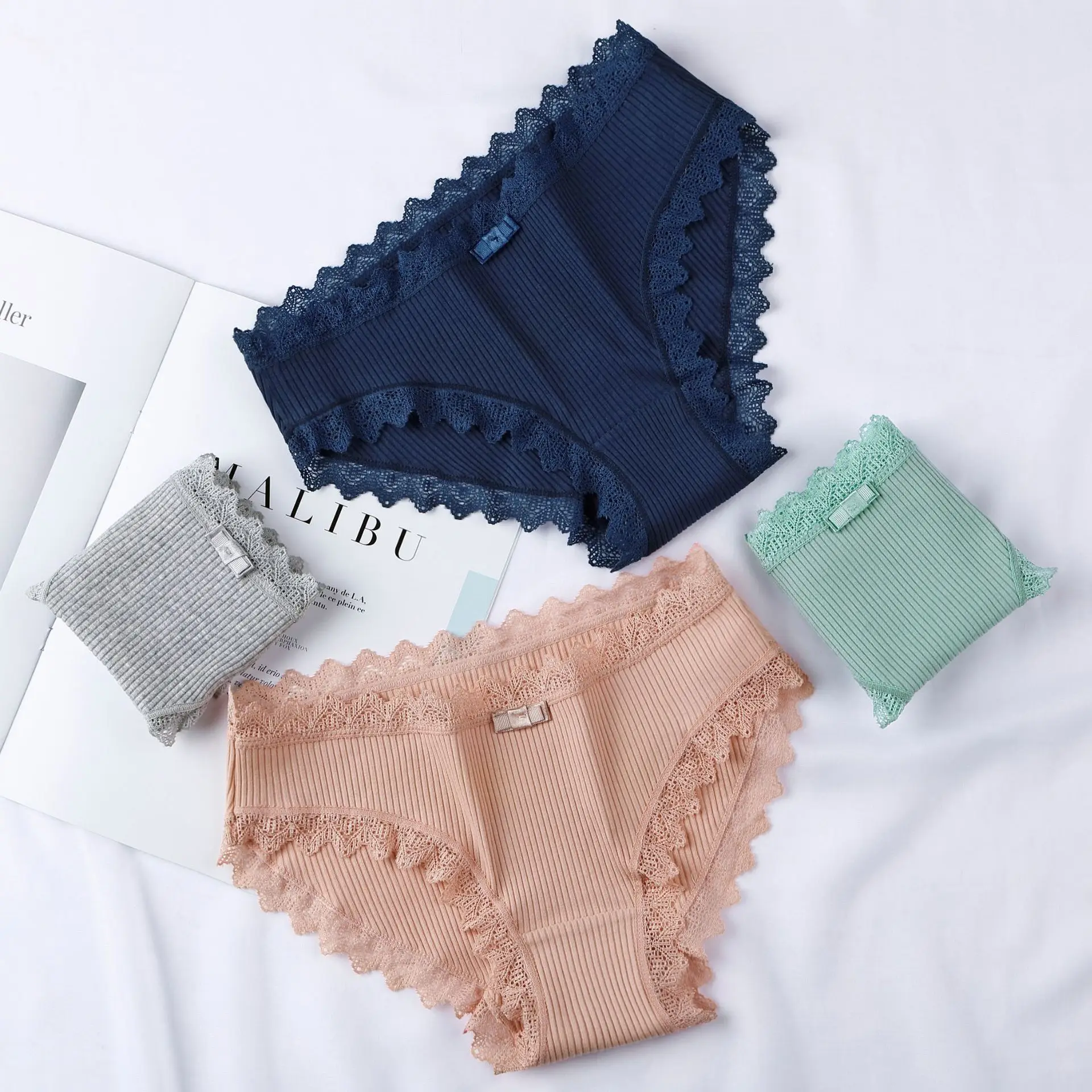 3PCS Rusanranz Women's Cotton Panties Female Lace Edge Breathable Briefs Sexy Underwear Women Cotton Crotch Lingerie Intimates
3PCS Rusanranz Women's Cotton Panties Female Lace Edge Breathable Briefs Sexy Underwear Women Cotton Crotch Lingerie Intimates