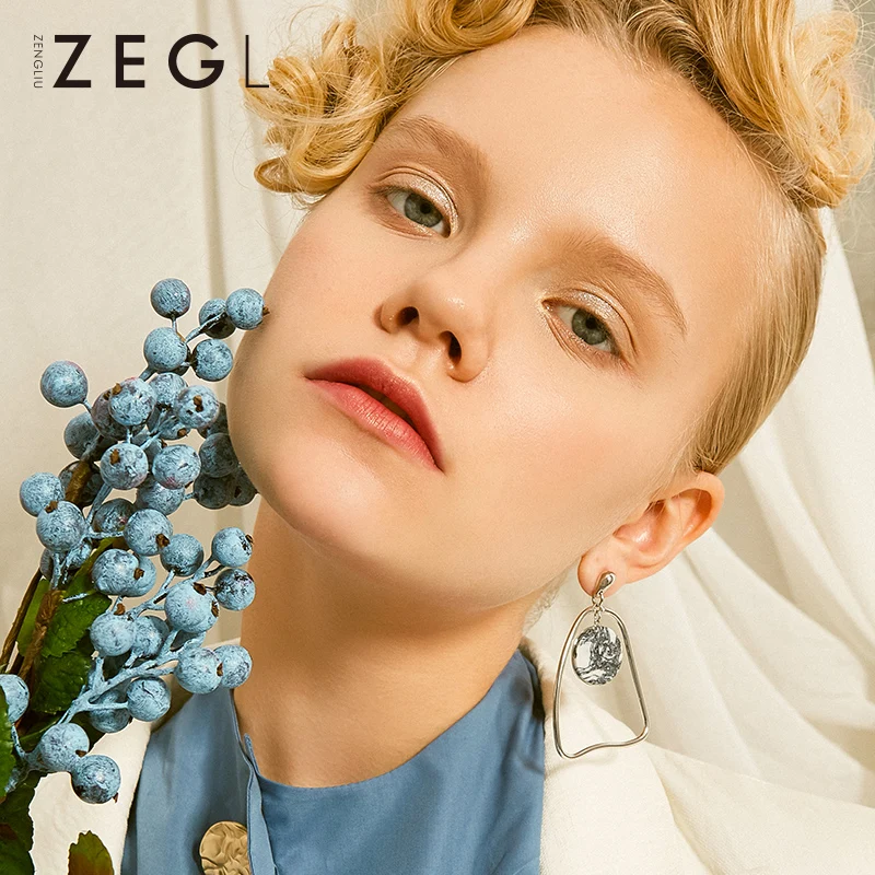 ZEGL retro French female autumn and winter hipster personality temperament Korean asymmetric earrings eardrop
ZEGL retro French female autumn and winter hipster personality temperament Korean asymmetric earrings eardrop