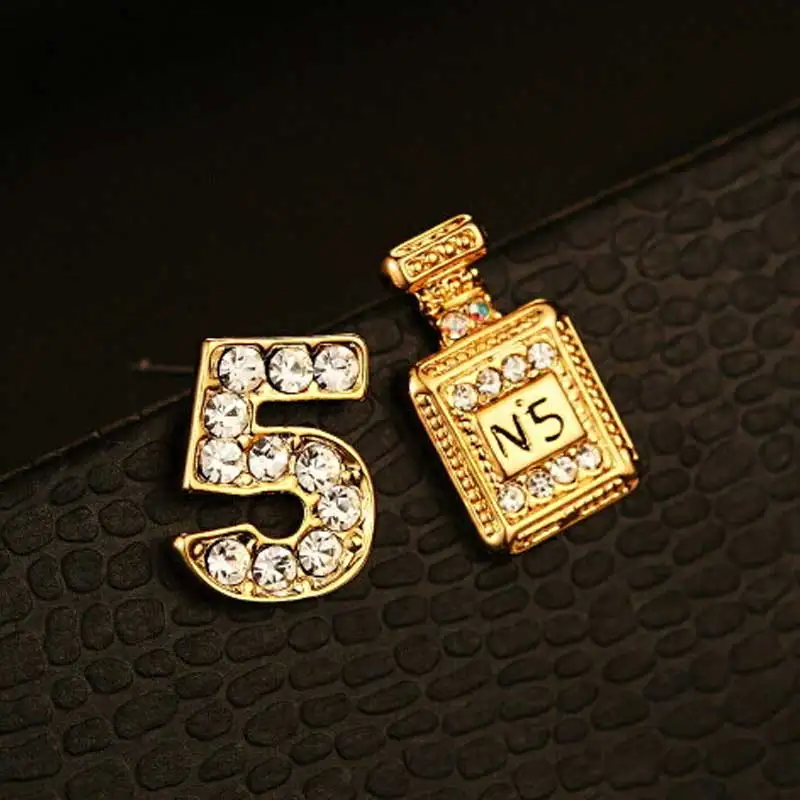 High quality letter 5 perfume bottle asymmetric earrings Rhinestone party woman hypoallergenic earring
High quality letter 5 perfume bottle asymmetric earrings Rhinestone party woman hypoallergenic earring