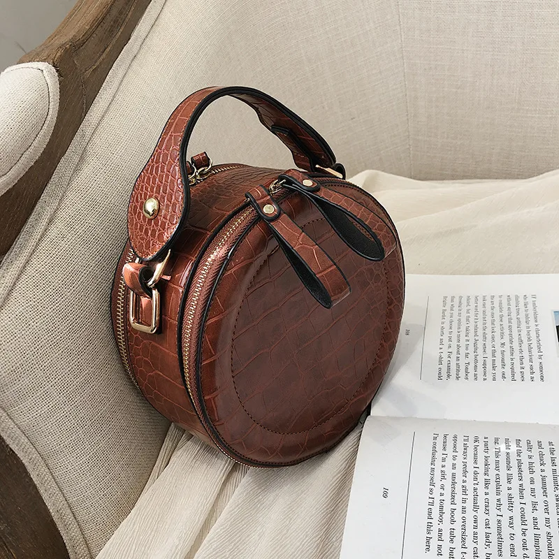 The Hot Crocodile-print Hand-held Single Shoulder Small Round in Korean Chain Baitao Slant
The Hot Crocodile-print Hand-held Single Shoulder Small Round in Korean Chain Baitao Slant