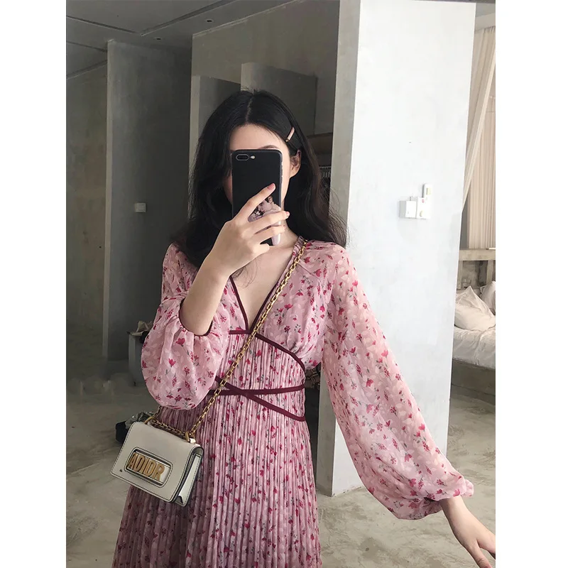 Pink Beach Skirt Seaside Holiday V-collar Fragmented Chiffon Dress Female New Summer Dress Type A Medium-length Skirt of
Pink Beach Skirt Seaside Holiday V-collar Fragmented Chiffon Dress Female New Summer Dress Type A Medium-length Skirt of