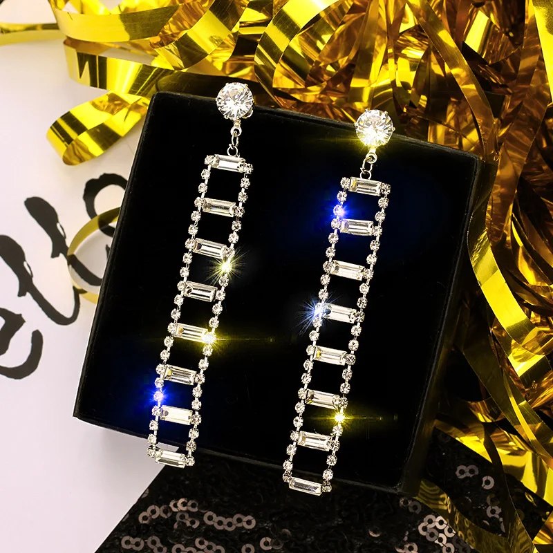 2019 latest design brand creative step-type zircon earrings generous minimalist tassel earrings gifts for women.
2019 latest design brand creative step-type zircon earrings generous minimalist tassel earrings gifts for women.