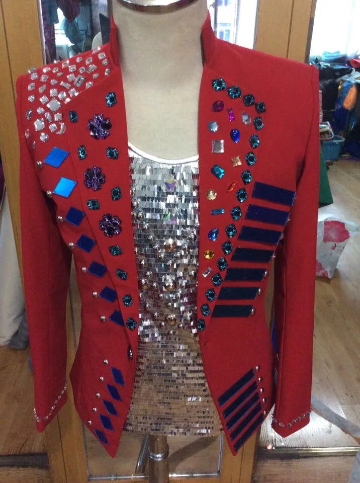 Handmade Personality Men's Red Beads Diamond Jacket Costumes Stage Show Performance Wear Nightclub Male Singer Dance Outfit
Handmade Personality Men's Red Beads Diamond Jacket Costumes Stage Show Performance Wear Nightclub Male Singer Dance Outfit