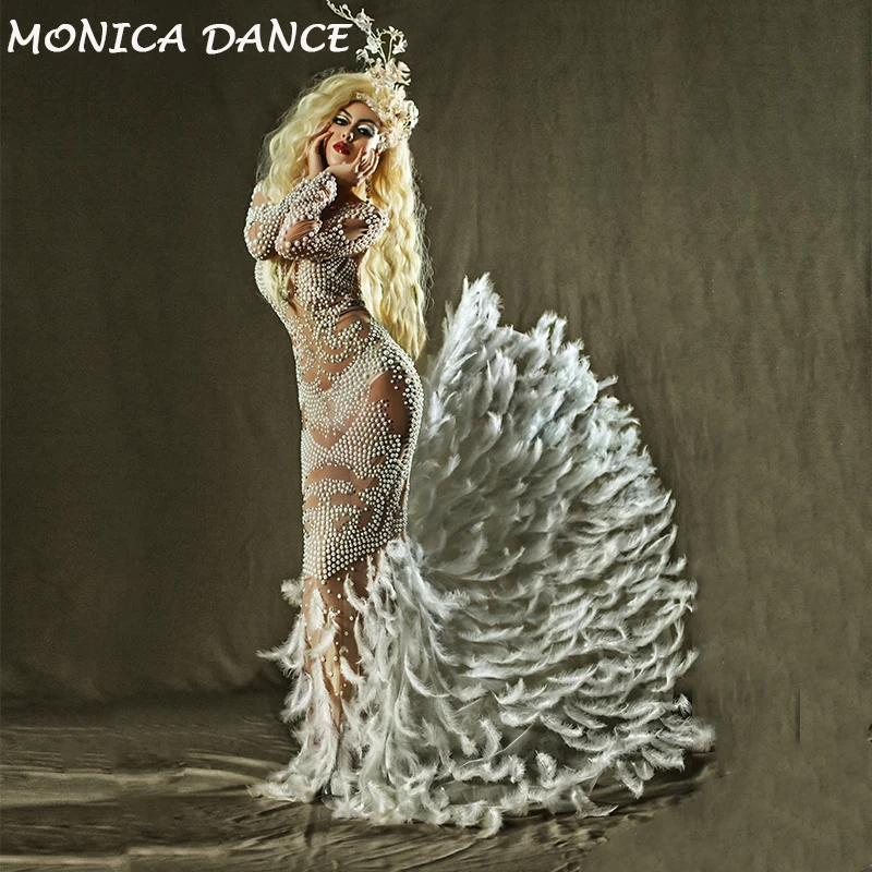 Women Luxury Big Pearls Rhinestones Feather Dress Women's Birthday Celebrate Costume Party Female Singer Stage Performance Dress
Women Luxury Big Pearls Rhinestones Feather Dress Women's Birthday Celebrate Costume Party Female Singer Stage Performance Dress