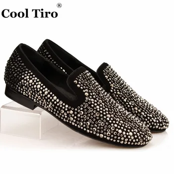 Cool Tiro Suede Men's Loafers Crystal Slippers Slip Smoking Flats Gun Black Mixed Rhinestones Wedding Party Dress Shoes Leather
Cool Tiro Suede Men's Loafers Crystal Slippers Slip Smoking Flats Gun Black Mixed Rhinestones Wedding Party Dress Shoes Leather