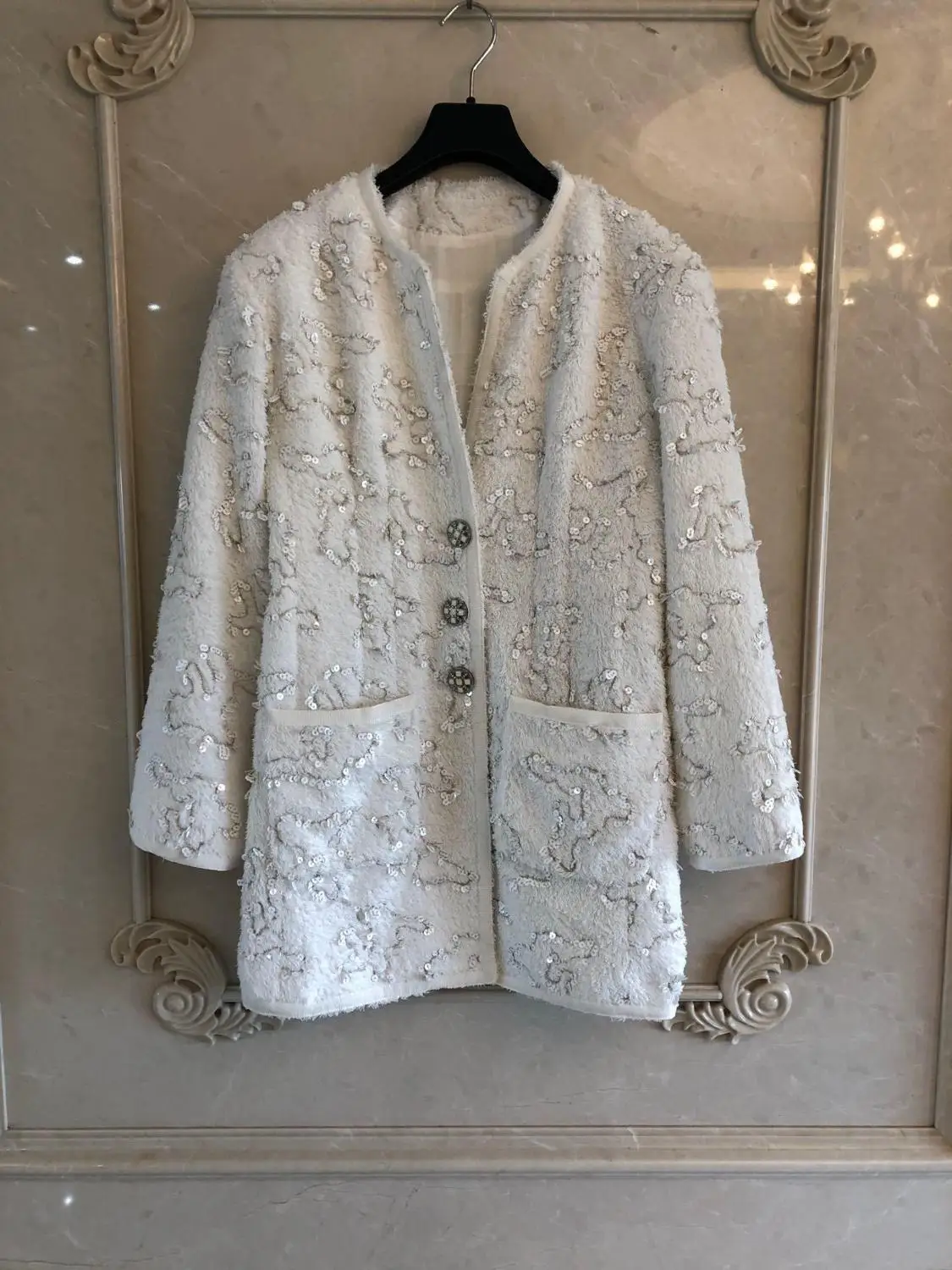 2019 new ladies high quality fashion long sleeve V-neck sequin embroidery jacket 0704
2019 new ladies high quality fashion long sleeve V-neck sequin embroidery jacket 0704