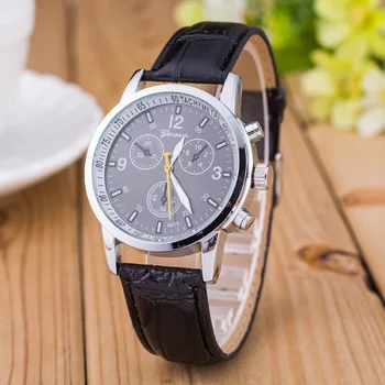 2018 new three-eye dial leather strap casual fashion exquisite precision high-end simple men's quartz watch