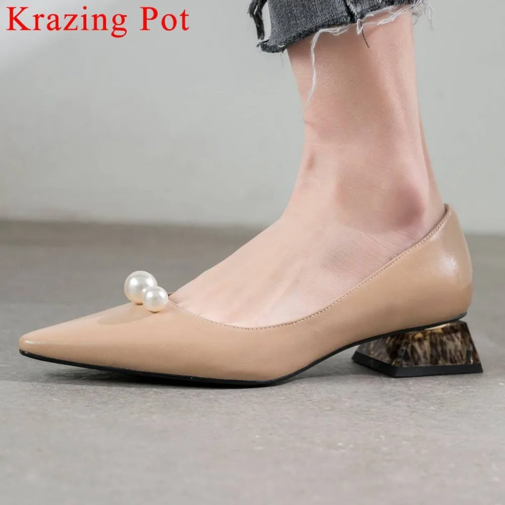Krazing Pot gentlewomen pearl decoration low heels pointed toe cow leather high fashion streetwear dress elegant women pumps L53
Krazing Pot gentlewomen pearl decoration low heels pointed toe cow leather high fashion streetwear dress elegant women pumps L53
