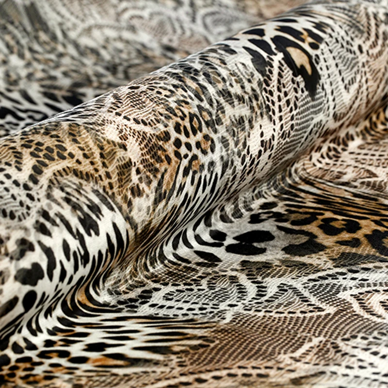 137cm Width 16mm Sexy Leopard Lace Print 100% Mulberry Silk Crepe de Chine Fabric for Woman Summer Dress Blouse Sewing AF985
137cm Width 16mm Sexy Leopard Lace Print 100% Mulberry Silk Crepe de Chine Fabric for Woman Summer Dress Blouse Sewing AF985
