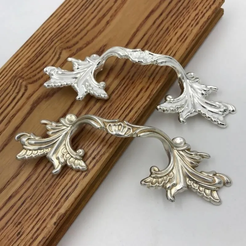 3.0'' Chic Drawer Knobs Handles Dresser Handles / Silver White Pulls Handles / Cabinet Handles Kitchen Hardware 76mm 
3.0'' Chic Drawer Knobs Handles Dresser Handles / Silver White Pulls Handles / Cabinet Handles Kitchen Hardware 76mm