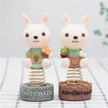Decoração do carro primavera agitando cabeça coelho casal carro posando rosa decoração do carro resina artesanato coreia acessórios de decoração para casa(China)