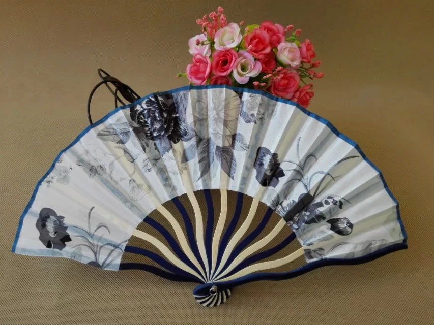 Free Shipping 100pcs/lot flower design silk fabric fan Chinese style bamboo hand fan as souvenirs and wedding gift favor
Free Shipping 100pcs/lot flower design silk fabric fan Chinese style bamboo hand fan as souvenirs and wedding gift favor