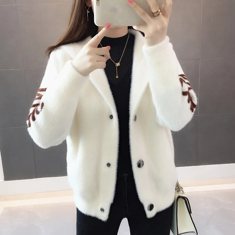 2019 new style imminent mink fleece jacket, short net red sweater, female hooded, lazy wind, knitted cardigan tide.
2019 new style imminent mink fleece jacket, short net red sweater, female hooded, lazy wind, knitted cardigan tide.
