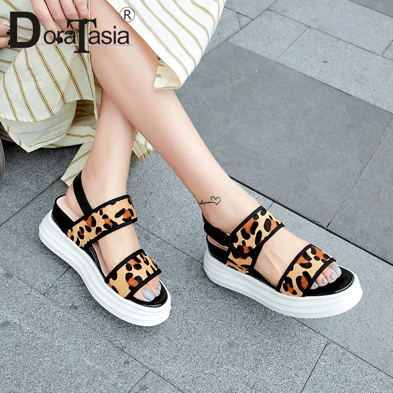 DORATASIA New Big Size 34-40 women's Hoursehair Leopard Ladies Wedges High Heels Shoes Woman Casual Party Summer Sandals
DORATASIA New Big Size 34-40 women's Hoursehair Leopard Ladies Wedges High Heels Shoes Woman Casual Party Summer Sandals