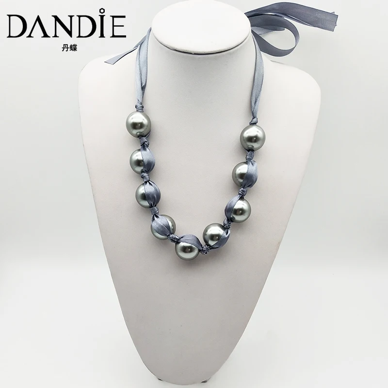Dandie Imitation pearl wearing ribbon tied bow necklace, elegant, simple, stylish female accessories
Dandie Imitation pearl wearing ribbon tied bow necklace, elegant, simple, stylish female accessories