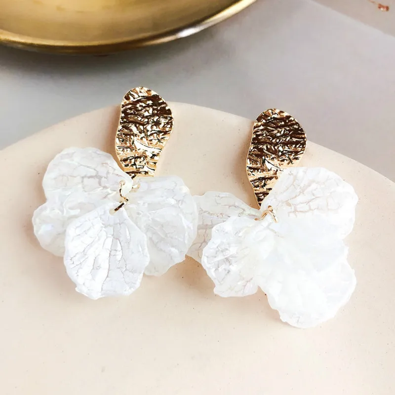 Korean Fashion Shell Flower Earrings Irregular New Shell Elegant Pendant Earrings Women's Jewelry
Korean Fashion Shell Flower Earrings Irregular New Shell Elegant Pendant Earrings Women's Jewelry