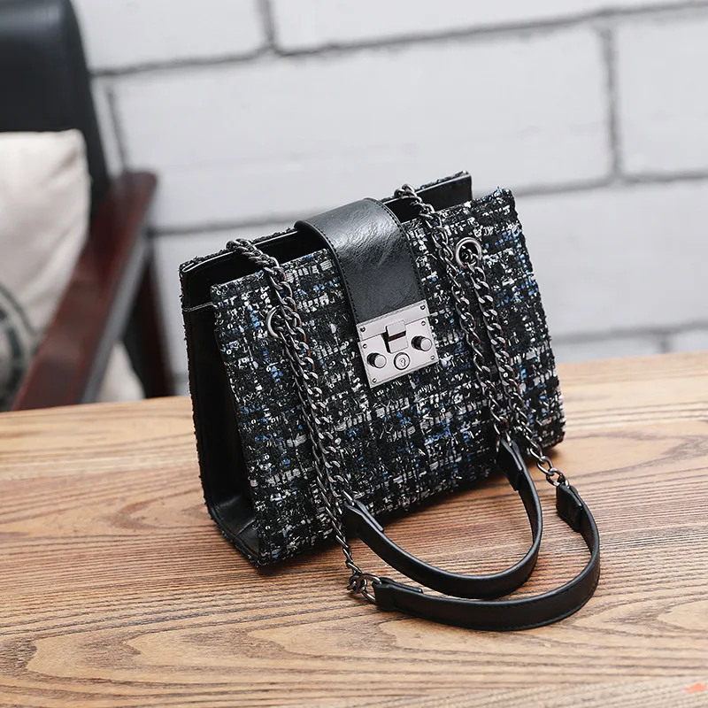 Women Chain Square Bag Autumn and Winter Desigual Elegant Luxury Handbags New Styles Black Women Bag Apricot Colors Fashion
Women Chain Square Bag Autumn and Winter Desigual Elegant Luxury Handbags New Styles Black Women Bag Apricot Colors Fashion
