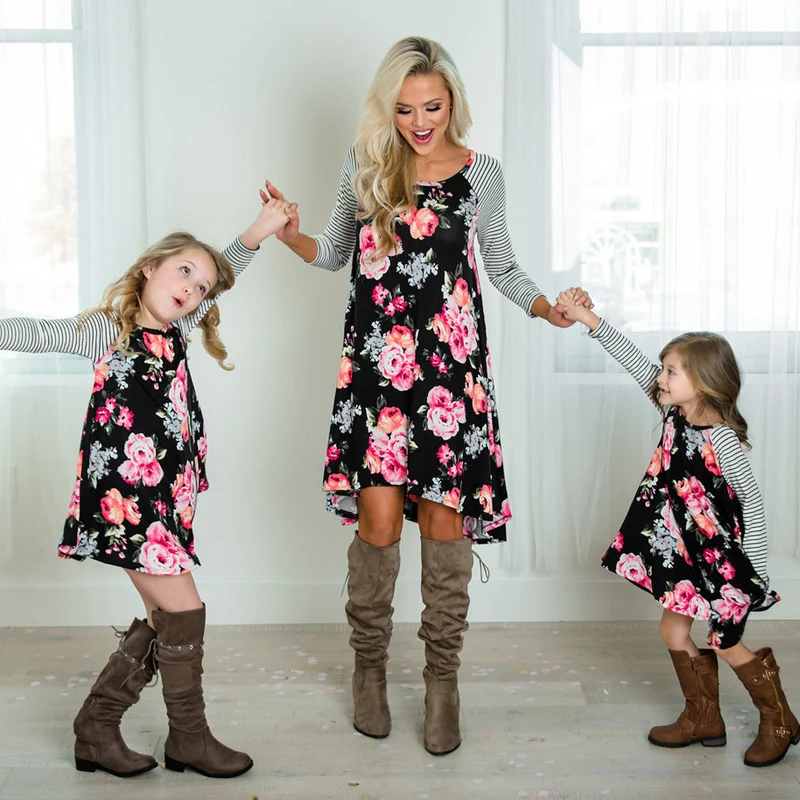 2019 Mother and daughter Dress Floral Matching Mom Girls Family Clothes Outfits beach Dress Elegant princess Pageant vestidos
2019 Mother and daughter Dress Floral Matching Mom Girls Family Clothes Outfits beach Dress Elegant princess Pageant vestidos