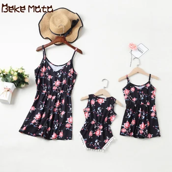 Mother Daughter Dresses Mommy And Me Clothes Floral Family Look Mom Girl Baby Clothes Sleeveless Summer Family Matching Outfits 
Mother Daughter Dresses Mommy And Me Clothes Floral Family Look Mom Girl Baby Clothes Sleeveless Summer Family Matching Outfits