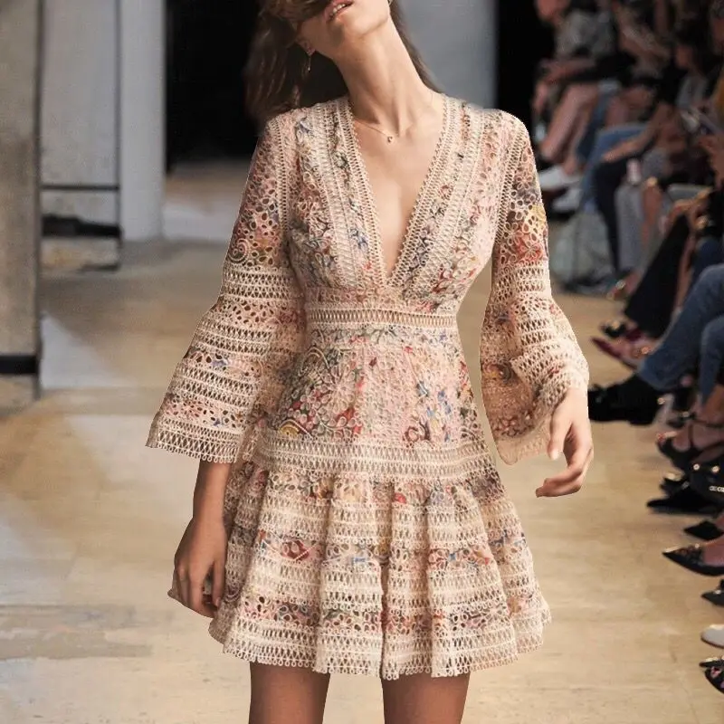 Flower dress 2018 women's high-end floral embroidery openwork lace dress V-neck white / black Bohemian beach dress S-XL
Flower dress 2018 women's high-end floral embroidery openwork lace dress V-neck white / black Bohemian beach dress S-XL