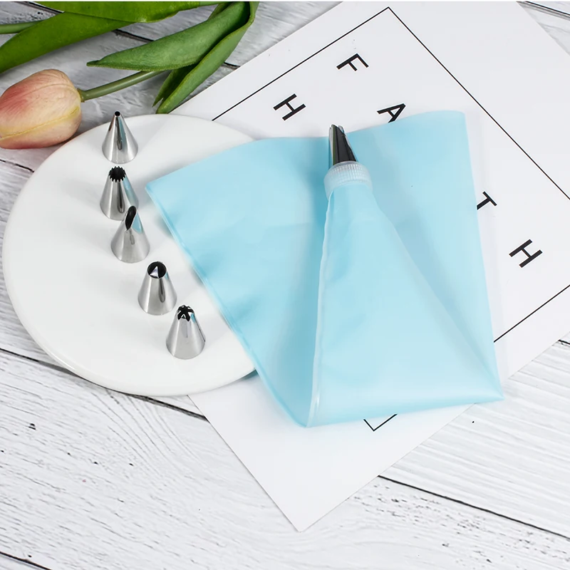 8 PCS/Set Silicone Kitchen Accessories Icing Piping Cream Pastry Bag + 6 Stainless Steel Nozzle Set DIY Cake Decorating Tips Set
8 PCS/Set Silicone Kitchen Accessories Icing Piping Cream Pastry Bag + 6 Stainless Steel Nozzle Set DIY Cake Decorating Tips Set