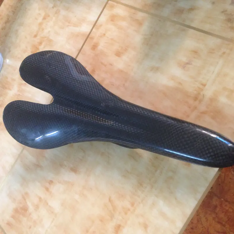 Free shipping road bike carbon saddle glossy finish 3k bicycle carbon saddle full carbon cycling saddles mountain bike saddle
Free shipping road bike carbon saddle glossy finish 3k bicycle carbon saddle full carbon cycling saddles mountain bike saddle